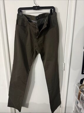 Vince Men's Dylan Slim Fit Dark Olive Pants Size 34
